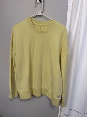 Vuori Women's Crewneck Sweatshirt in Pale Yellow